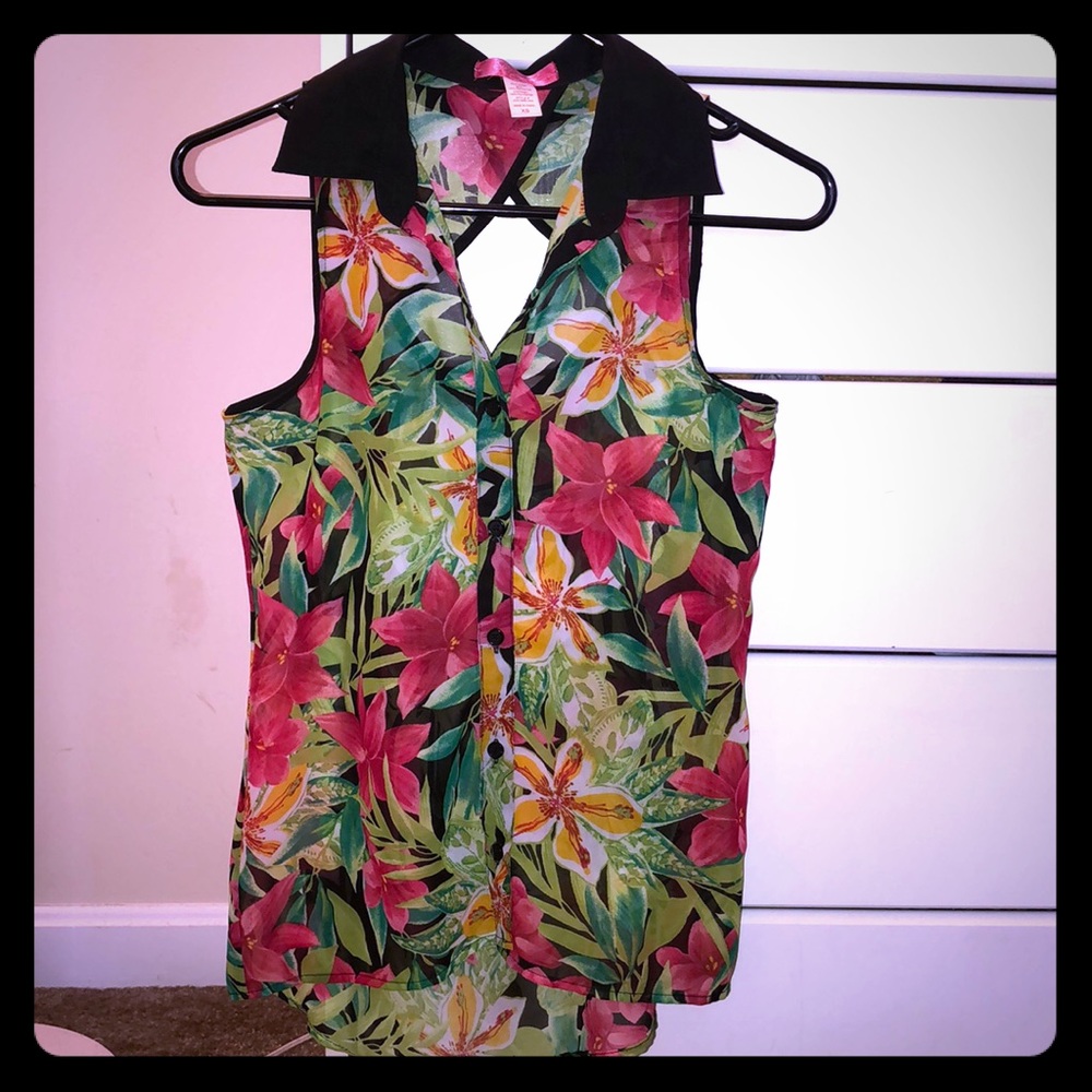 Cute top cut cut out in back